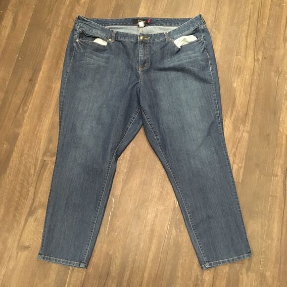 Torrid 26S cropped basic normcore plus size skinny jeans - Picture 1 of 4
